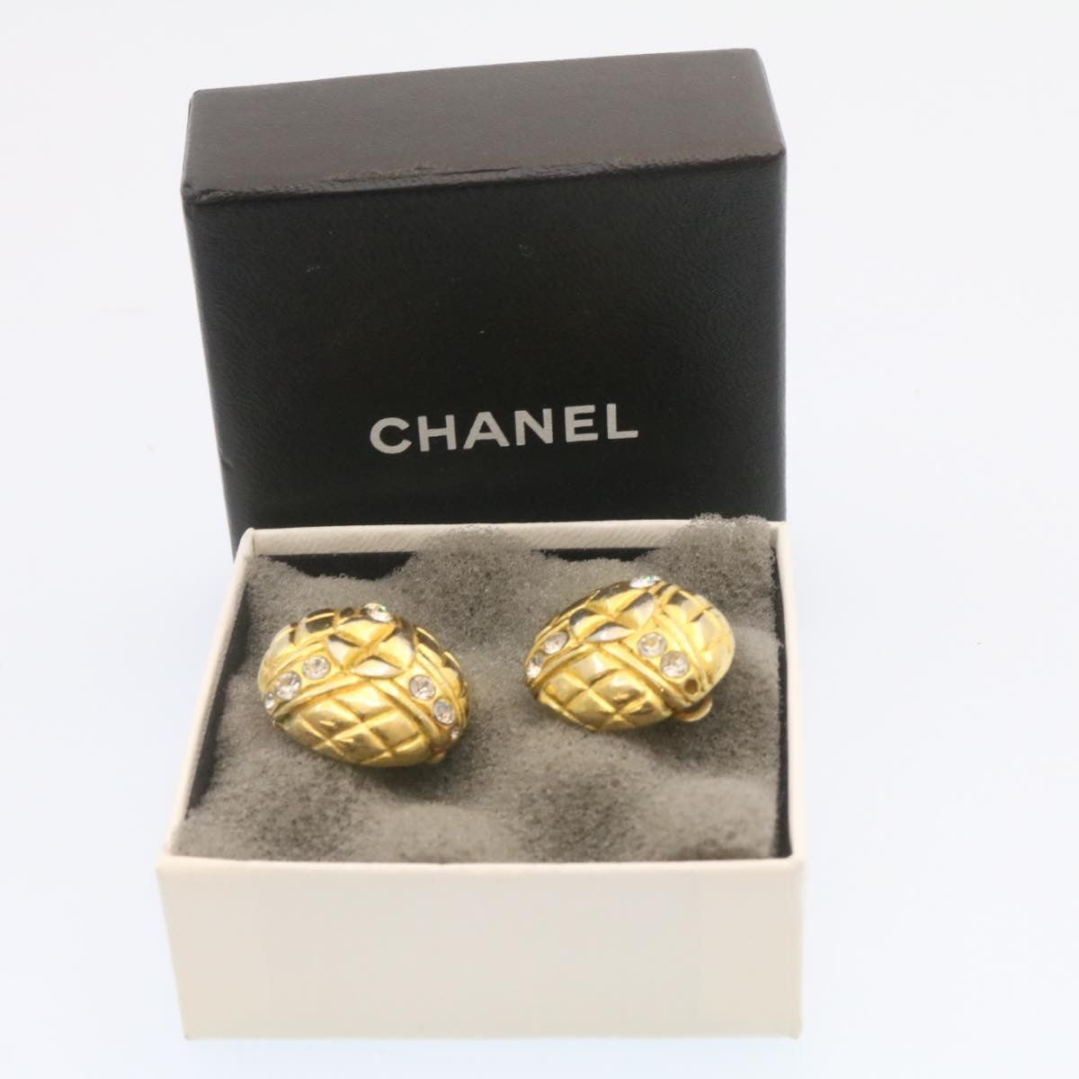 CHANEL Clip-on Earring Gold Tone CC Auth ar4785