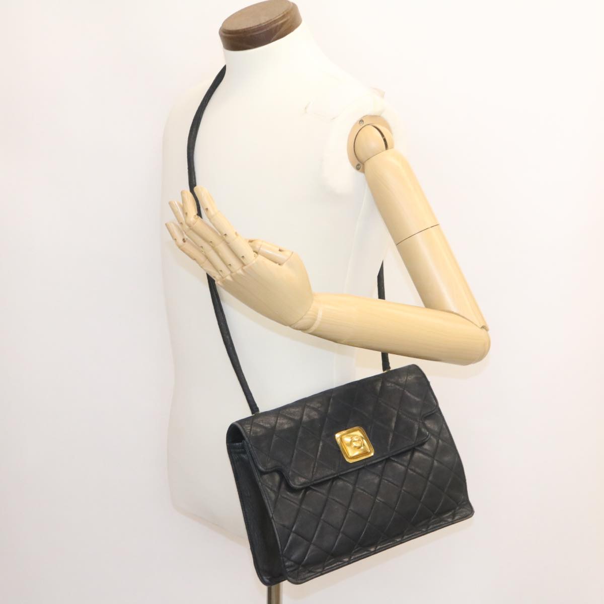 CHANEL Matelasse Shoulder Bag Lamb Skin Black Gold CC Auth ar5310A