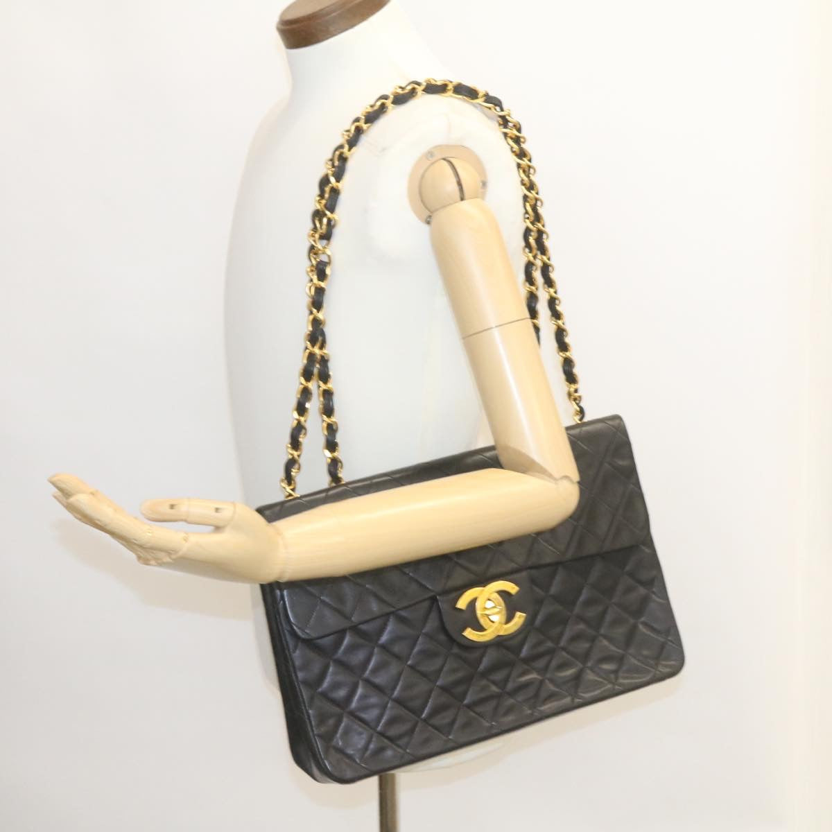 CHANEL Big Matelasse34 Turn Lock Chain Bag Lamb Skin Black Gold CC Auth ar5950SAV