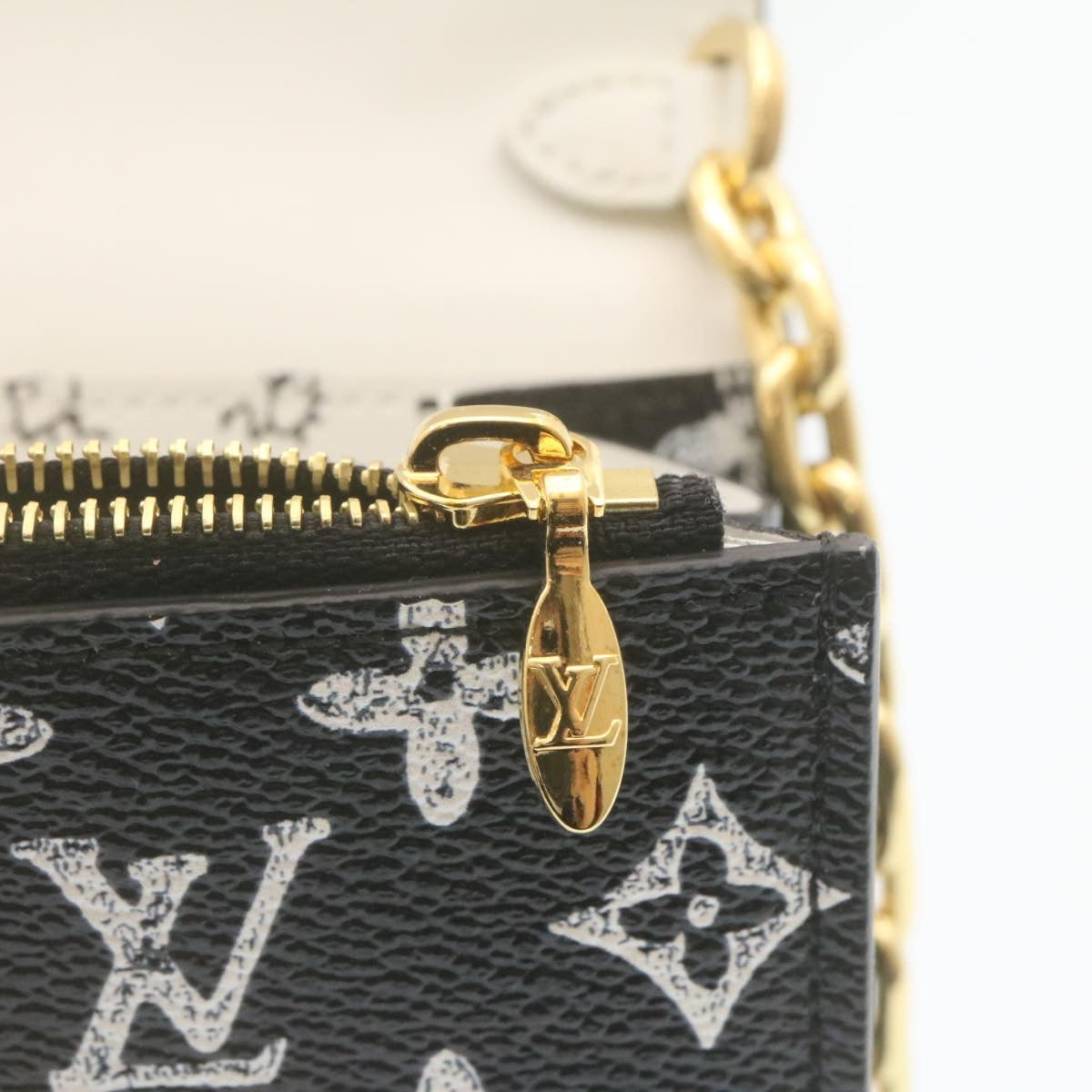 LOUIS VUITTON Monogram Cat Portefeuille Twist Chain Wallet M63888 Auth ar6463SM