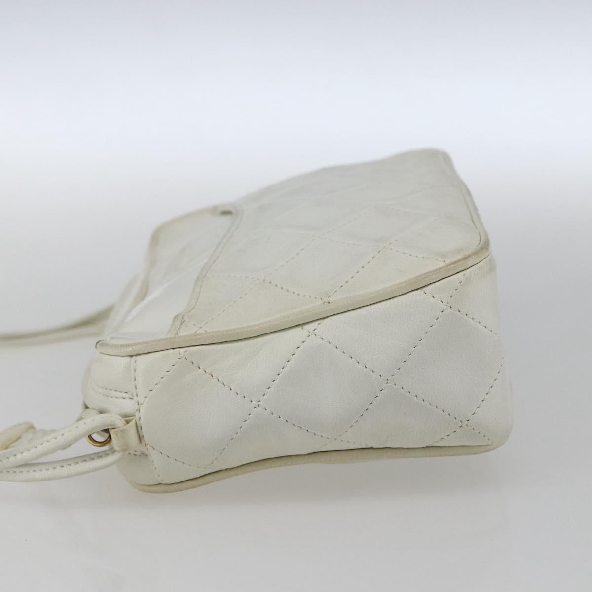 CHANEL Matelasse Shoulder Bag Leather White Gold CC Auth BA10848