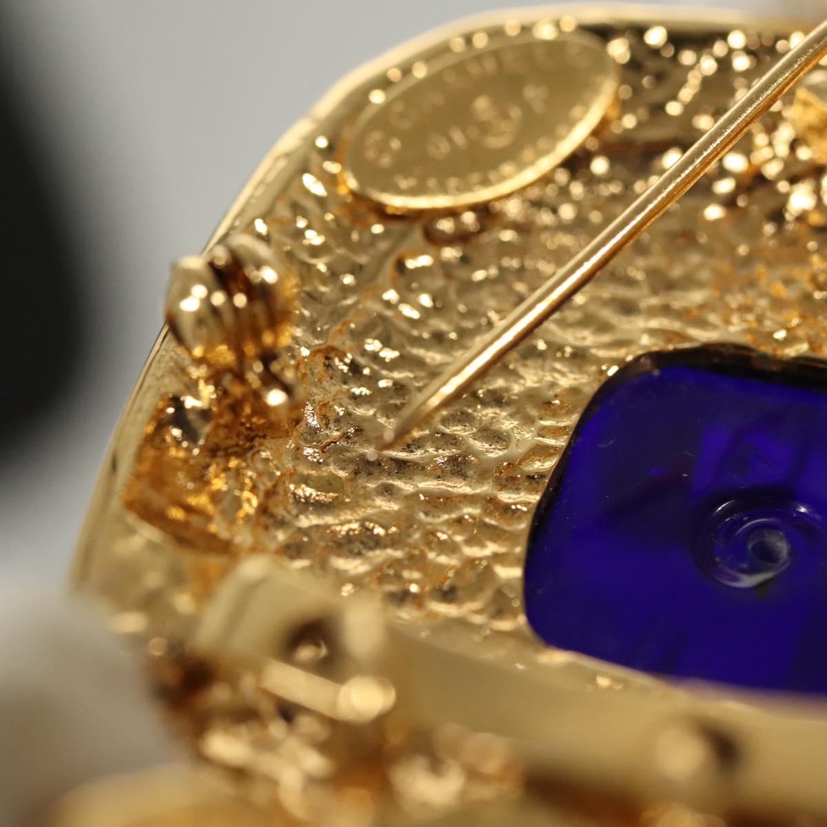 CHANEL Brooch metal Gold CC Auth BA1258SAM