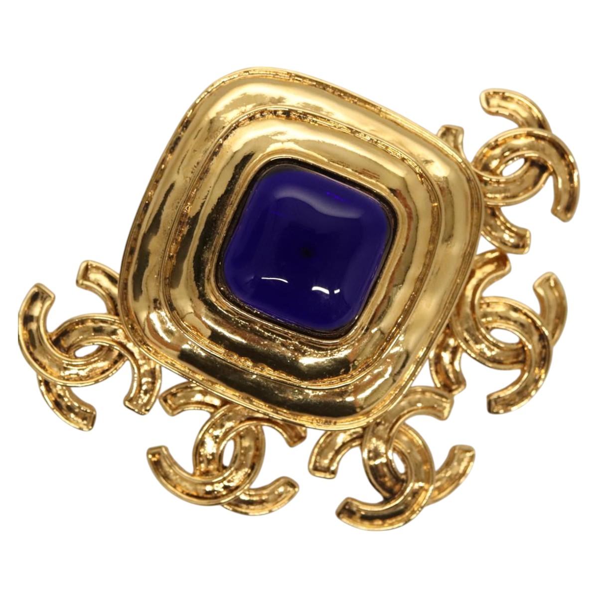 CHANEL Brooch metal Gold CC Auth BA1258SAM