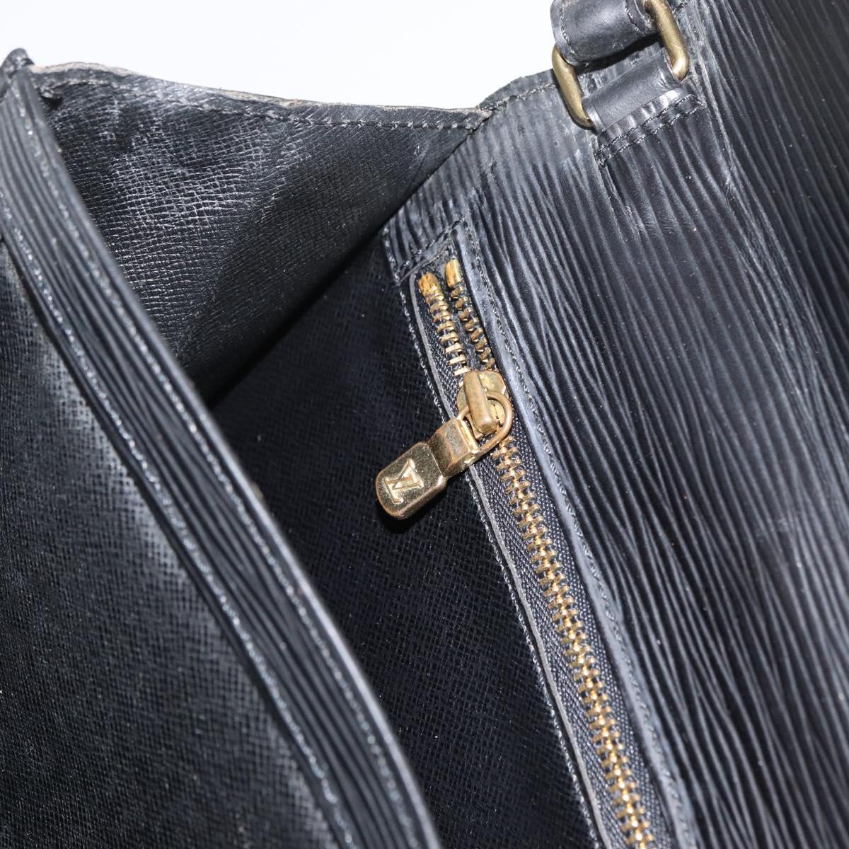 LOUIS VUITTON Epi Serie Dragonne Clutch Bag Black Noir M52612 LV Auth BA13129