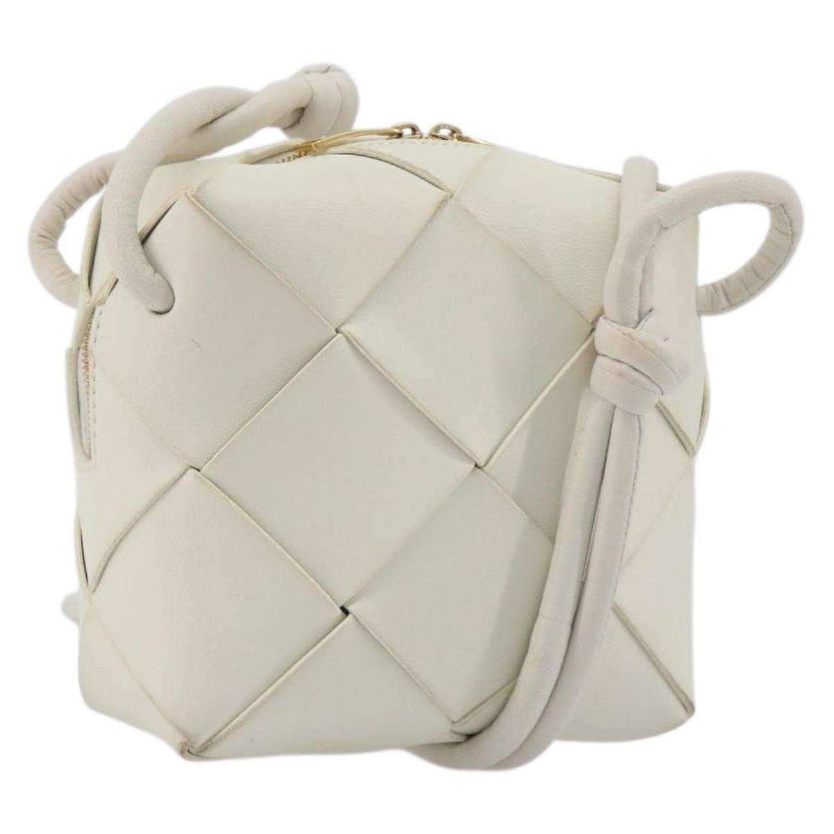 BOTTEGA VENETA MAXI INTRECCIATO Shoulder Bag Leather White Gold Auth BA13675V