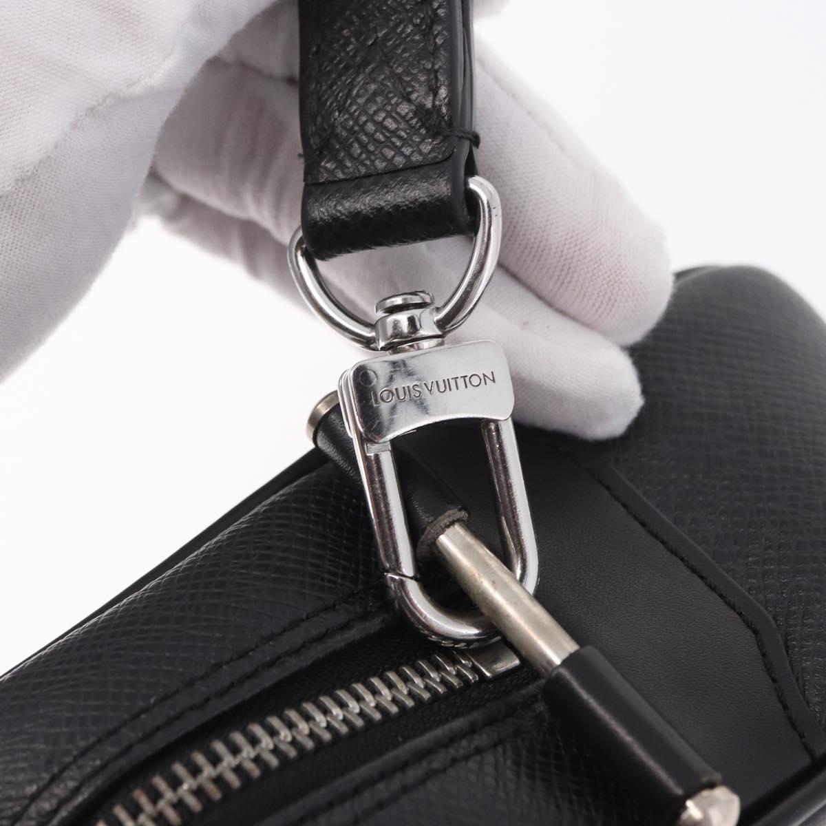 LOUIS VUITTON Taiga Karga Clutch Bag Ardoise Black M30812 LV Auth BA13765A
