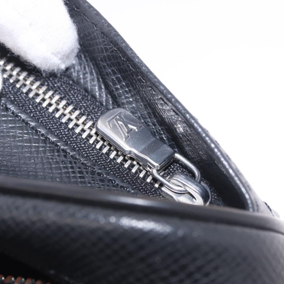 LOUIS VUITTON Taiga Karga Clutch Bag Ardoise Black M30812 LV Auth BA13765A