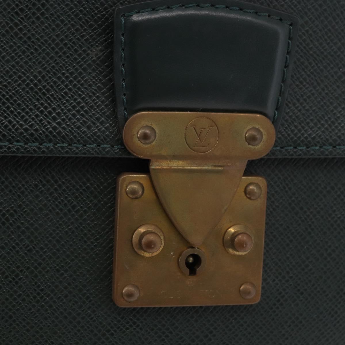 LOUIS VUITTON Taiga ServietteKourad Business Bag Epicea T16786 LV Auth BA13918