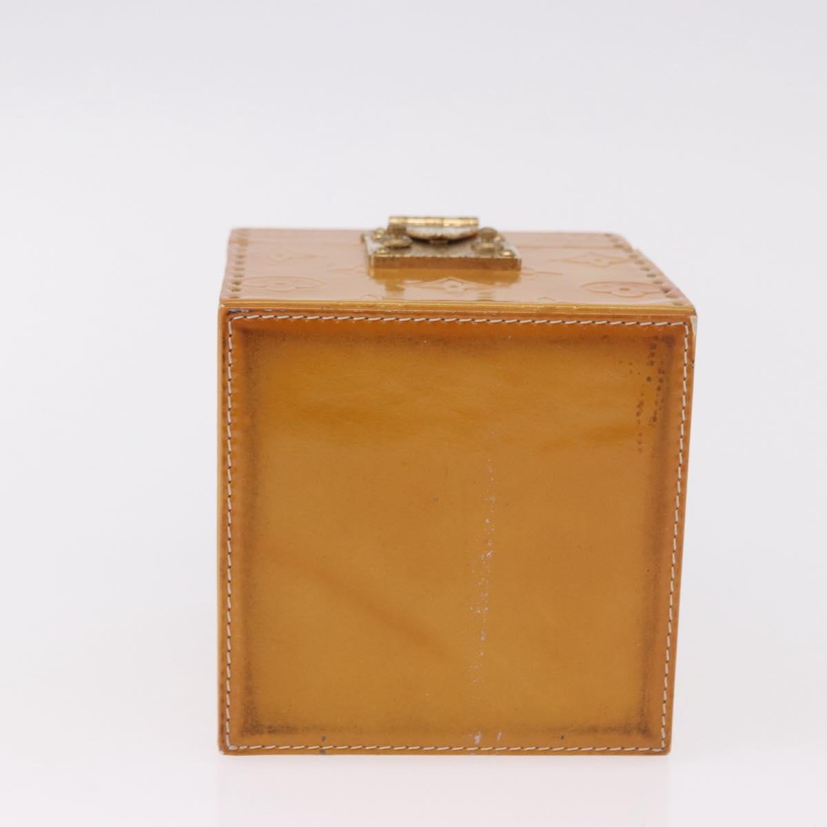 LOUIS VUITTON Vernis Bleecker Cosmetic Pouch Beige M91002 LV Auth BA13925