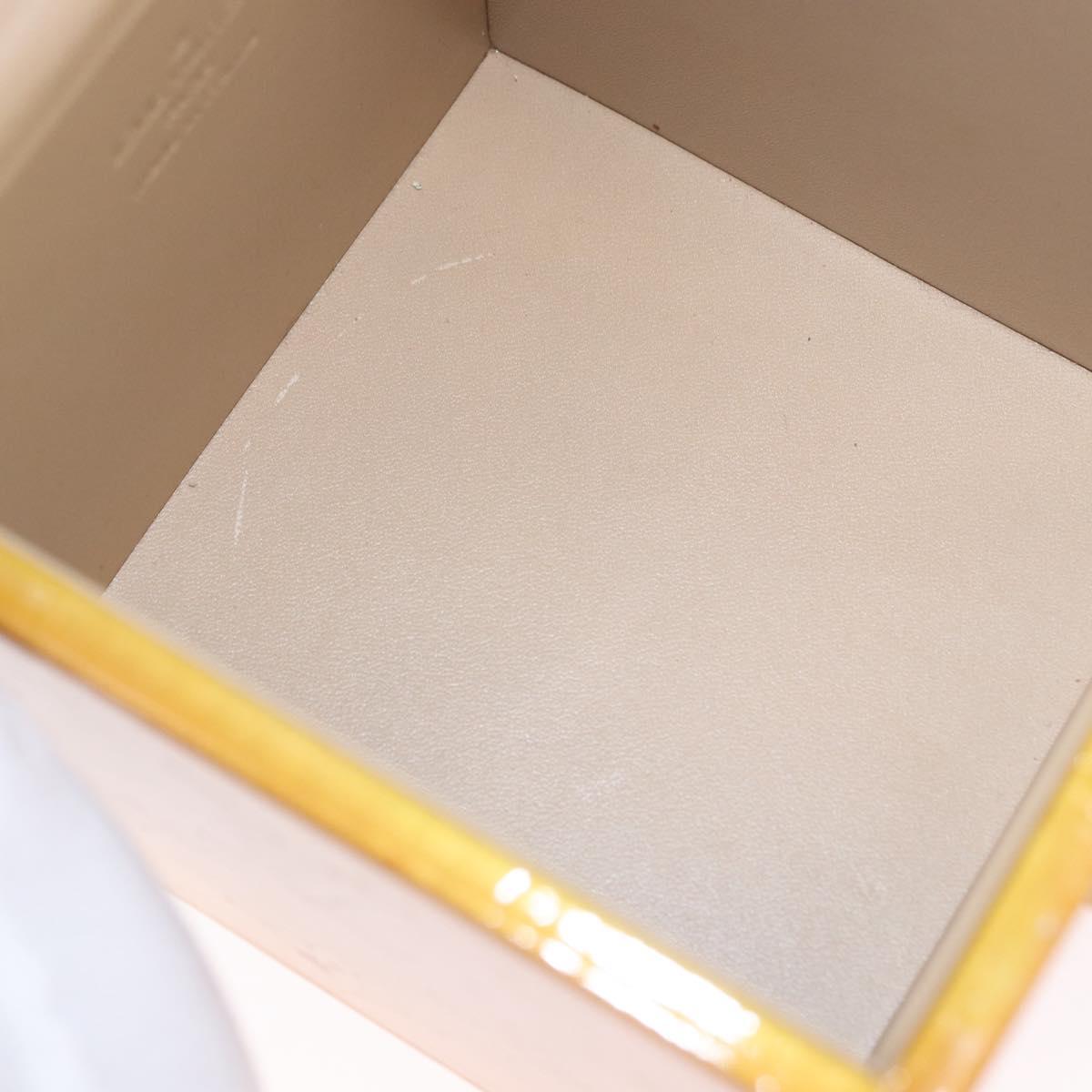 LOUIS VUITTON Vernis Bleecker Cosmetic Pouch Beige M91002 LV Auth BA13925