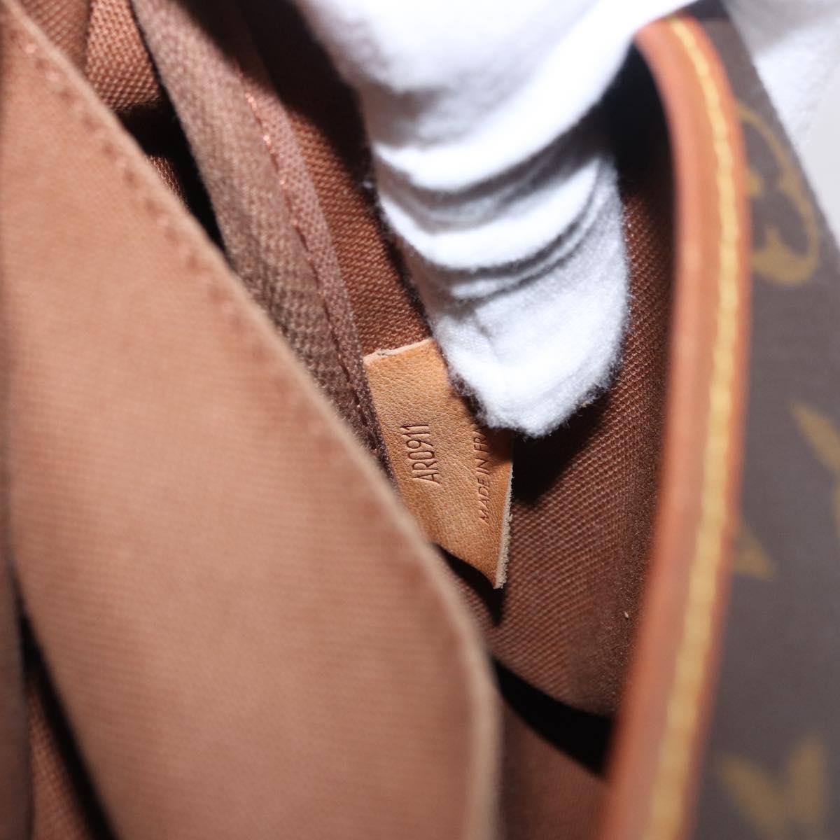 LOUIS VUITTON Monogram Saumur 35 Shoulder Bag M42254 LV Auth BA14087