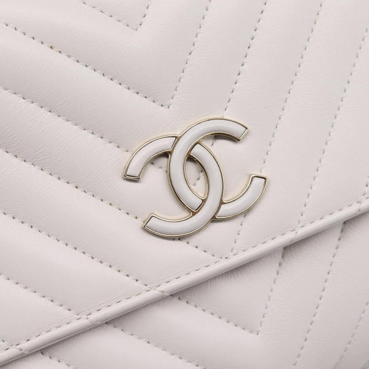 CHANEL V Stitch Chain Chevron Shoulder Bag Leather White Navy CC Auth BA15077SAM