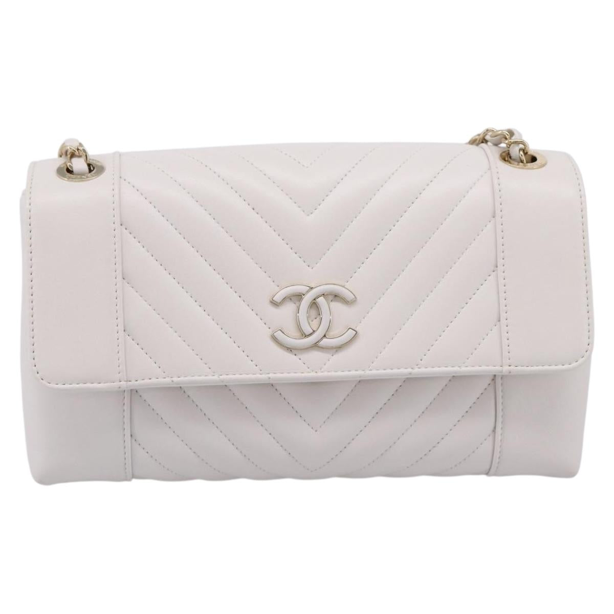 CHANEL V Stitch Chain Chevron Shoulder Bag Leather White Navy CC Auth BA15077SAM