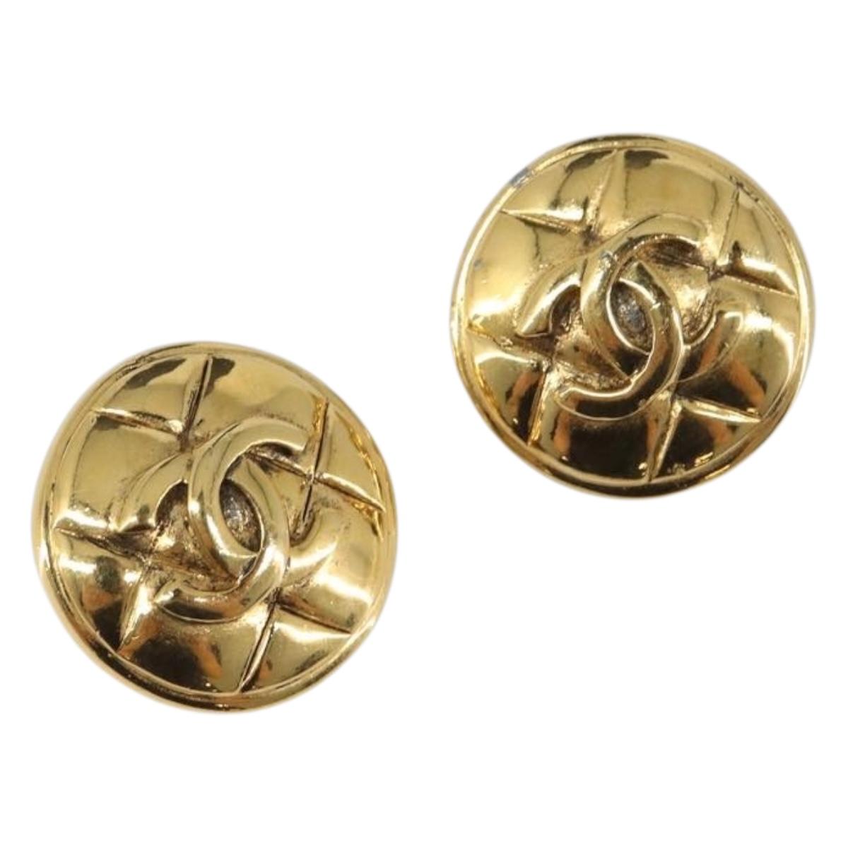 CHANEL Matelasse Earring metal Gold CC Auth BA15827