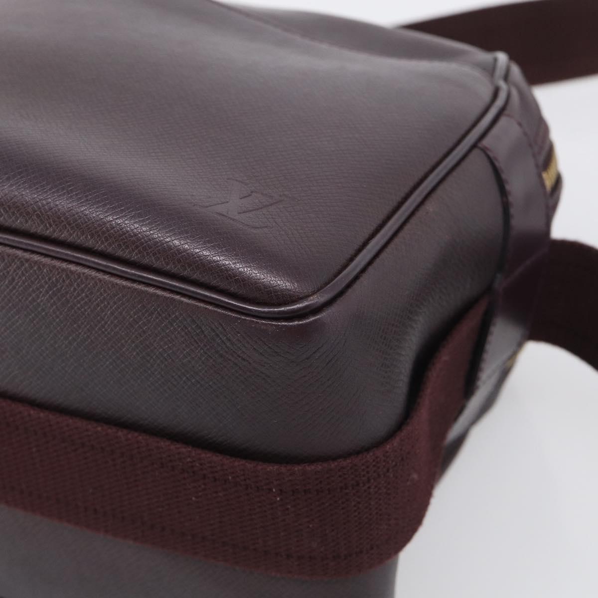 LOUIS VUITTON Taiga Reporter PM Shoulder Bag Acajou M30156 LV Auth BA16802