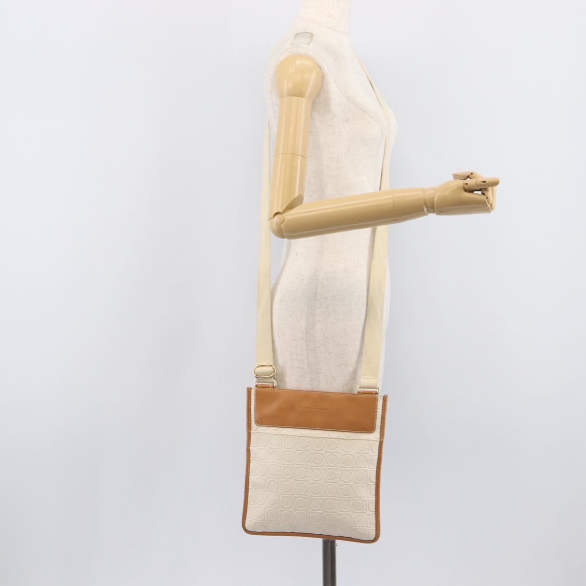 Salvatore Ferragamo Gancini Shoulder Bag Leather White Gold Tone Auth BA16841