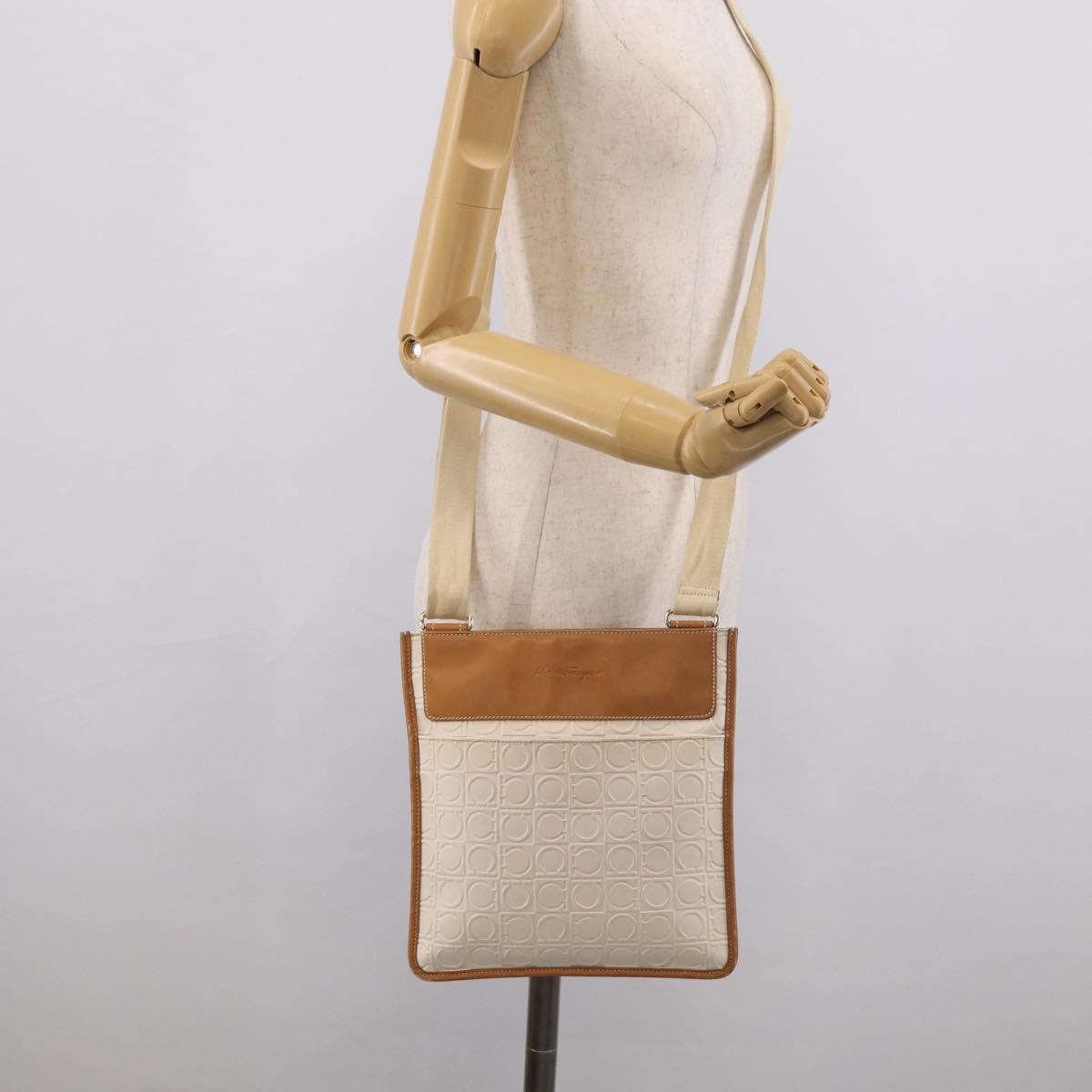 Salvatore Ferragamo Gancini Shoulder Bag Leather White Brown Auth BA16913