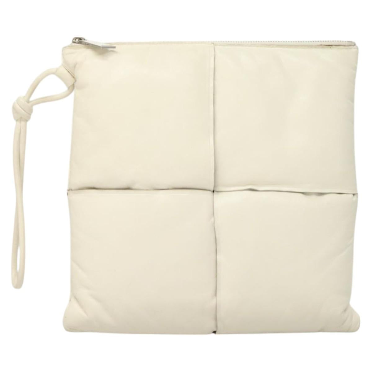 BOTTEGA VENETA MAXI INTRECCIATO Clutch Bag Leather Silver White Auth BA2892