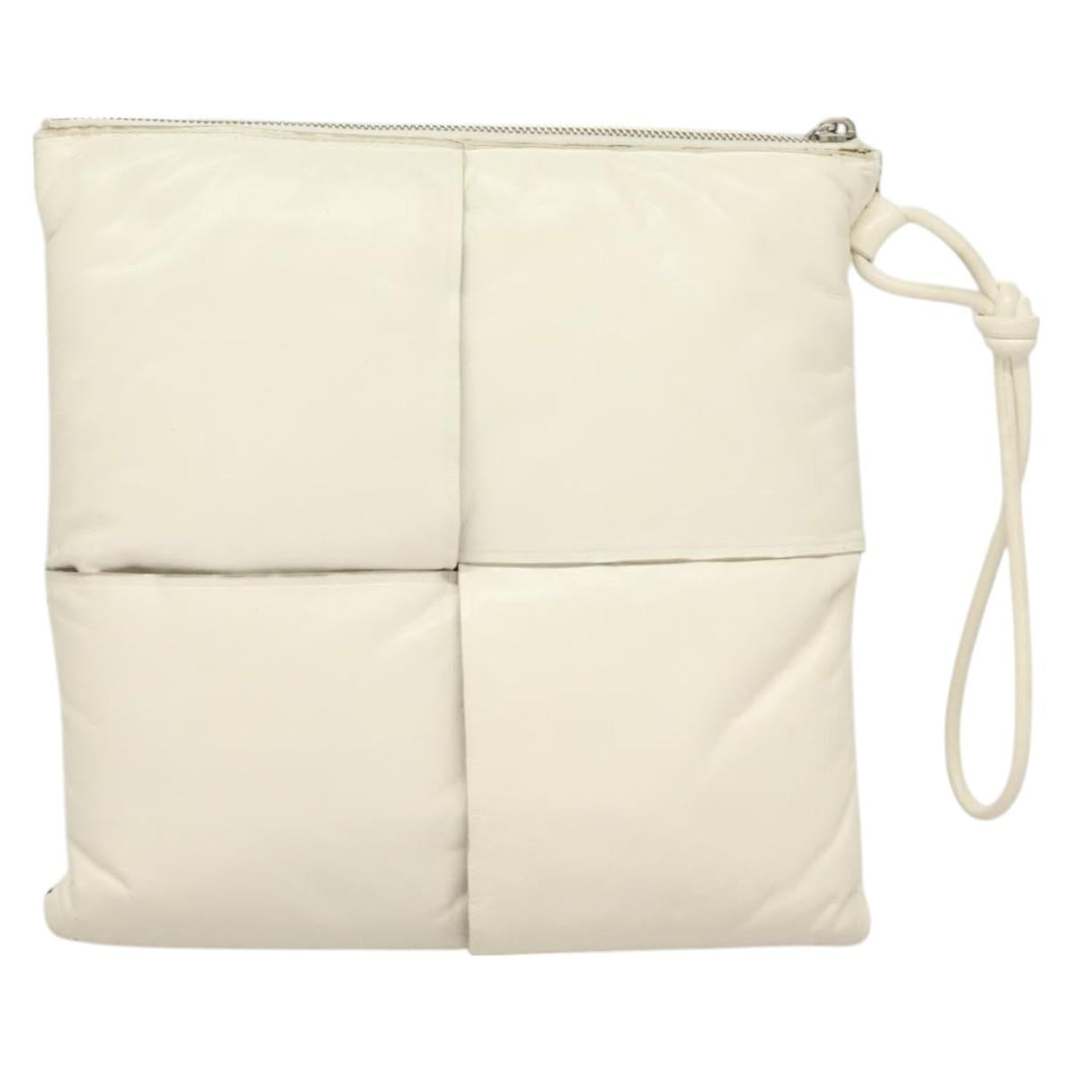 BOTTEGA VENETA MAXI INTRECCIATO Clutch Bag Leather Silver White Auth BA2892