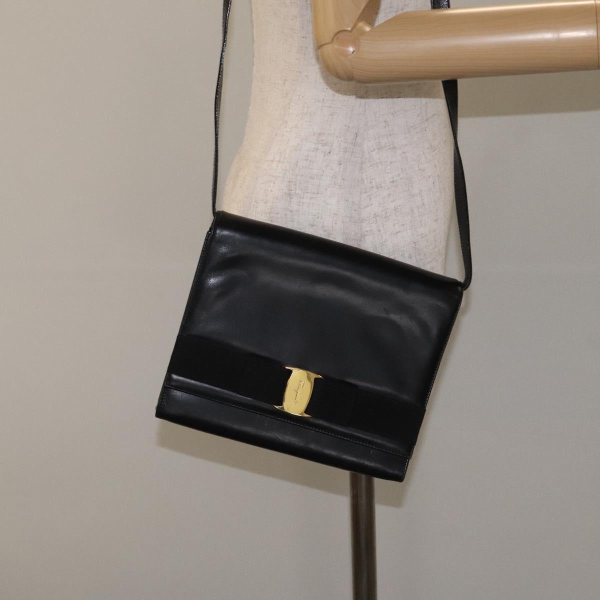 Salvatore Ferragamo Vala Shoulder Bag Leather Black Gold Auth BA3031