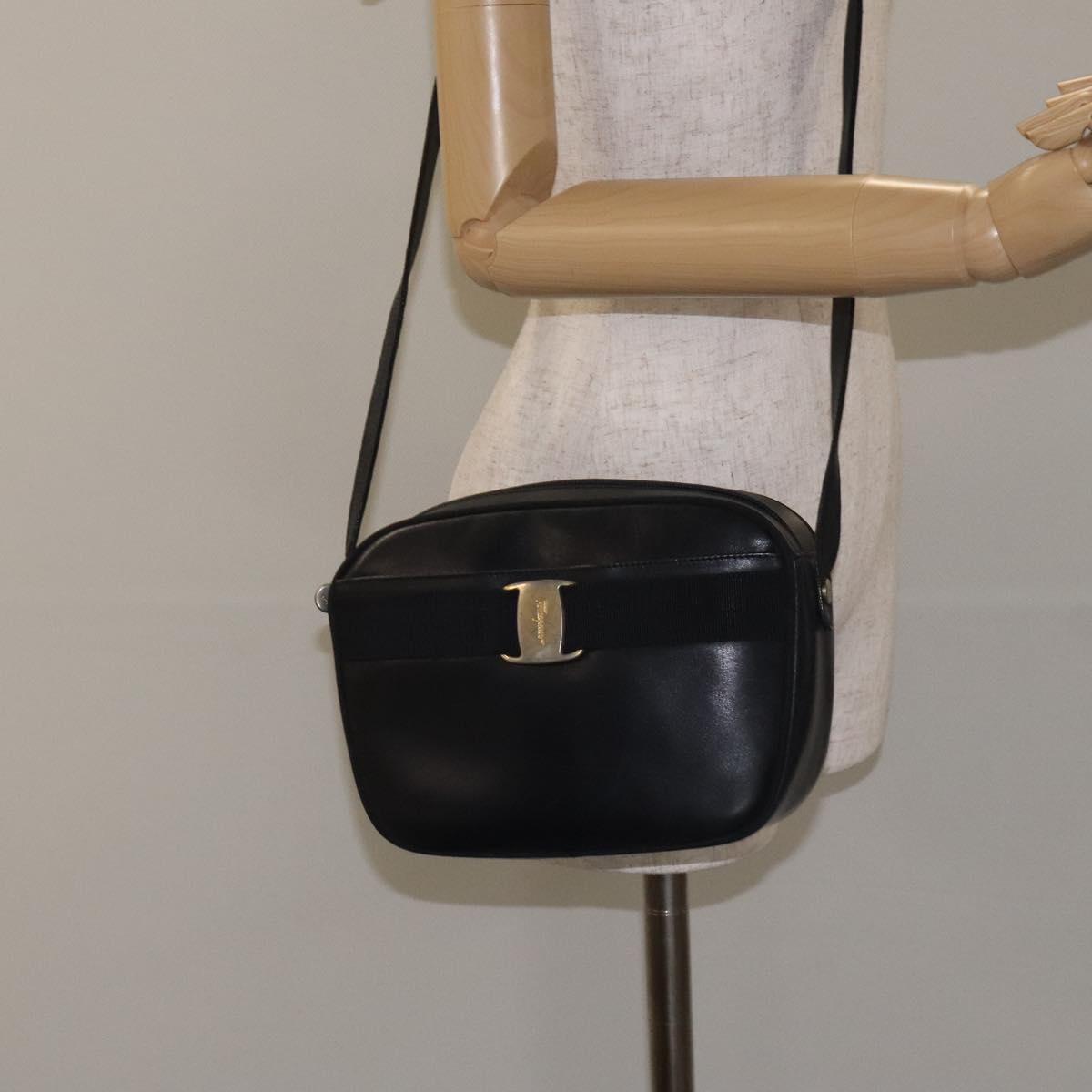 Salvatore Ferragamo Vala Shoulder Bag Leather Navy Gold Auth BA3032