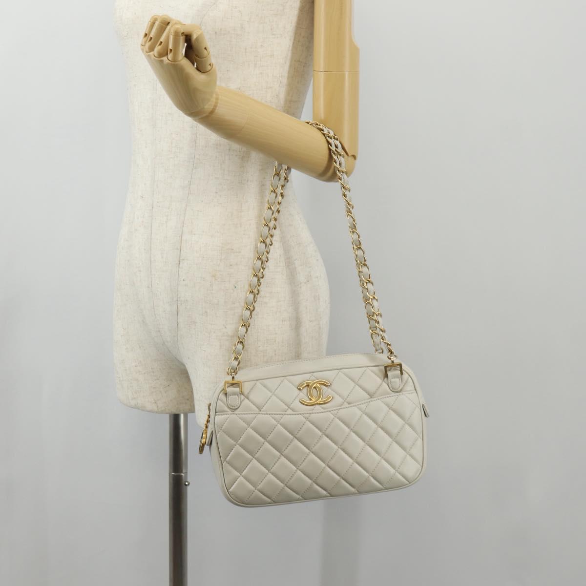 CHANEL Matelasse Chain Shoulder Bag Leather White CC Auth BA6864A
