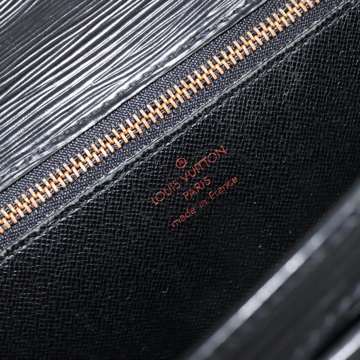 LOUIS VUITTON Epi Serie Dragonne Clutch Bag Black Noir M52612 LV Auth BA7649