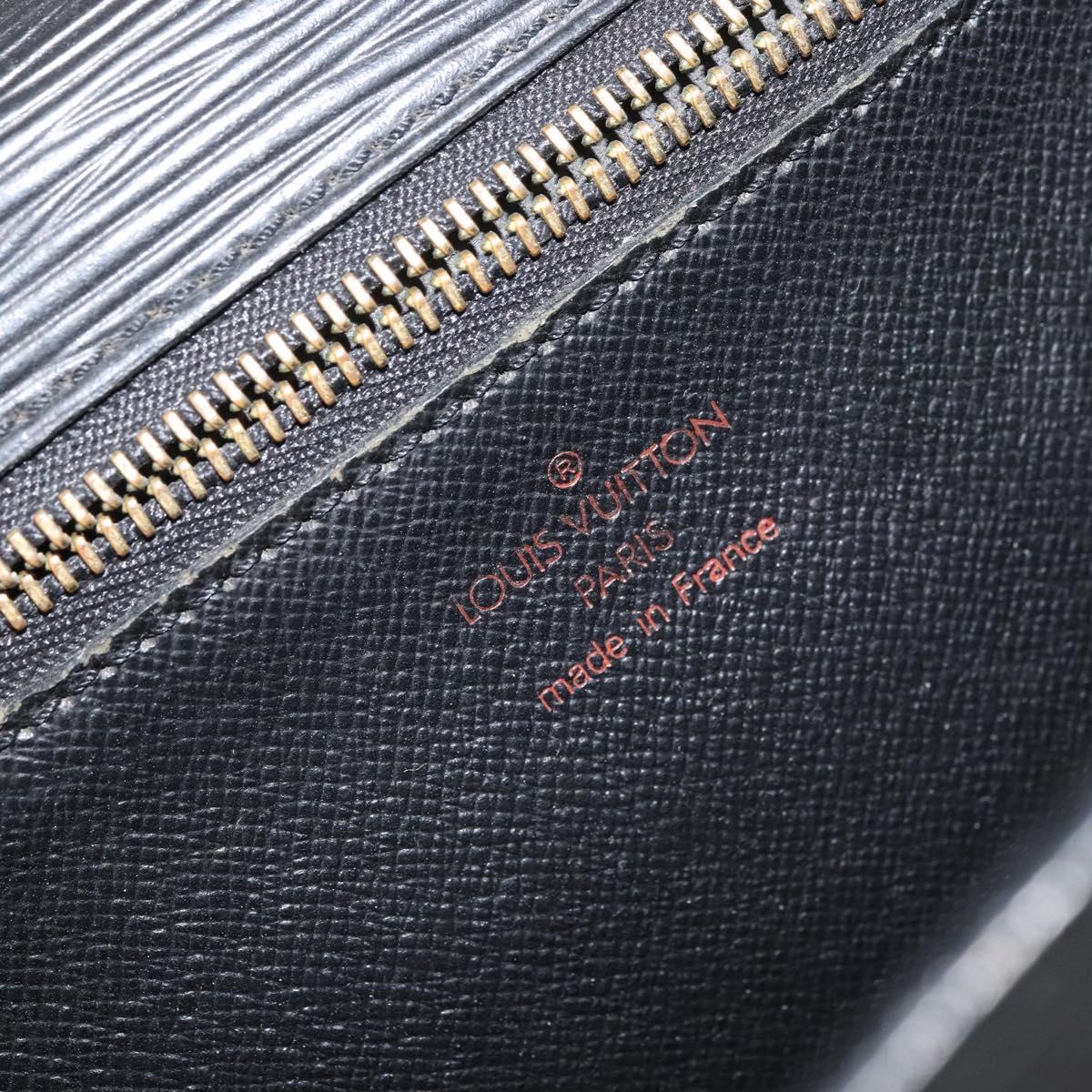 LOUIS VUITTON Epi Serie Dragonne Clutch Bag Black Noir M52612 LV Auth BA9336