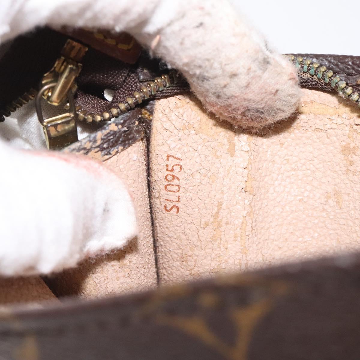 LOUIS VUITTON Monogram Poche Toilette 15 Pouch M47546 LV Auth BD2274