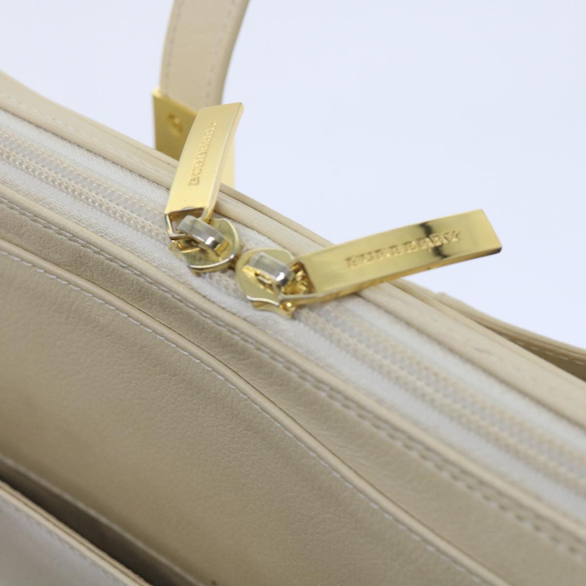 BURBERRY Shoulder Bag Leather Beige Auth bs10396