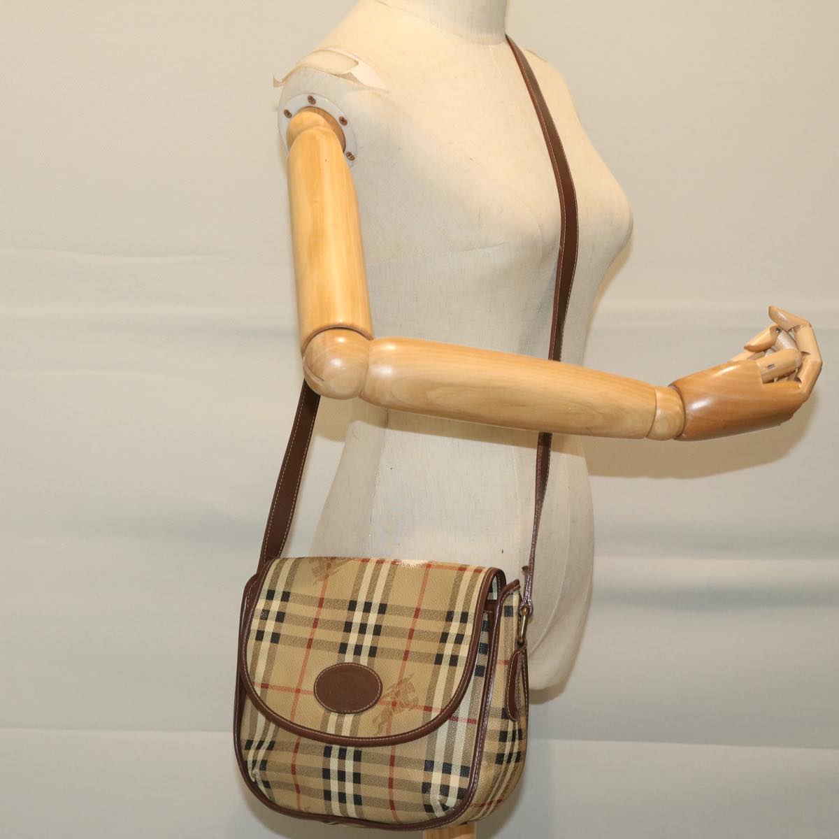 Burberrys Nova Check Shoulder Bag PVC Leather Beige Auth bs11180