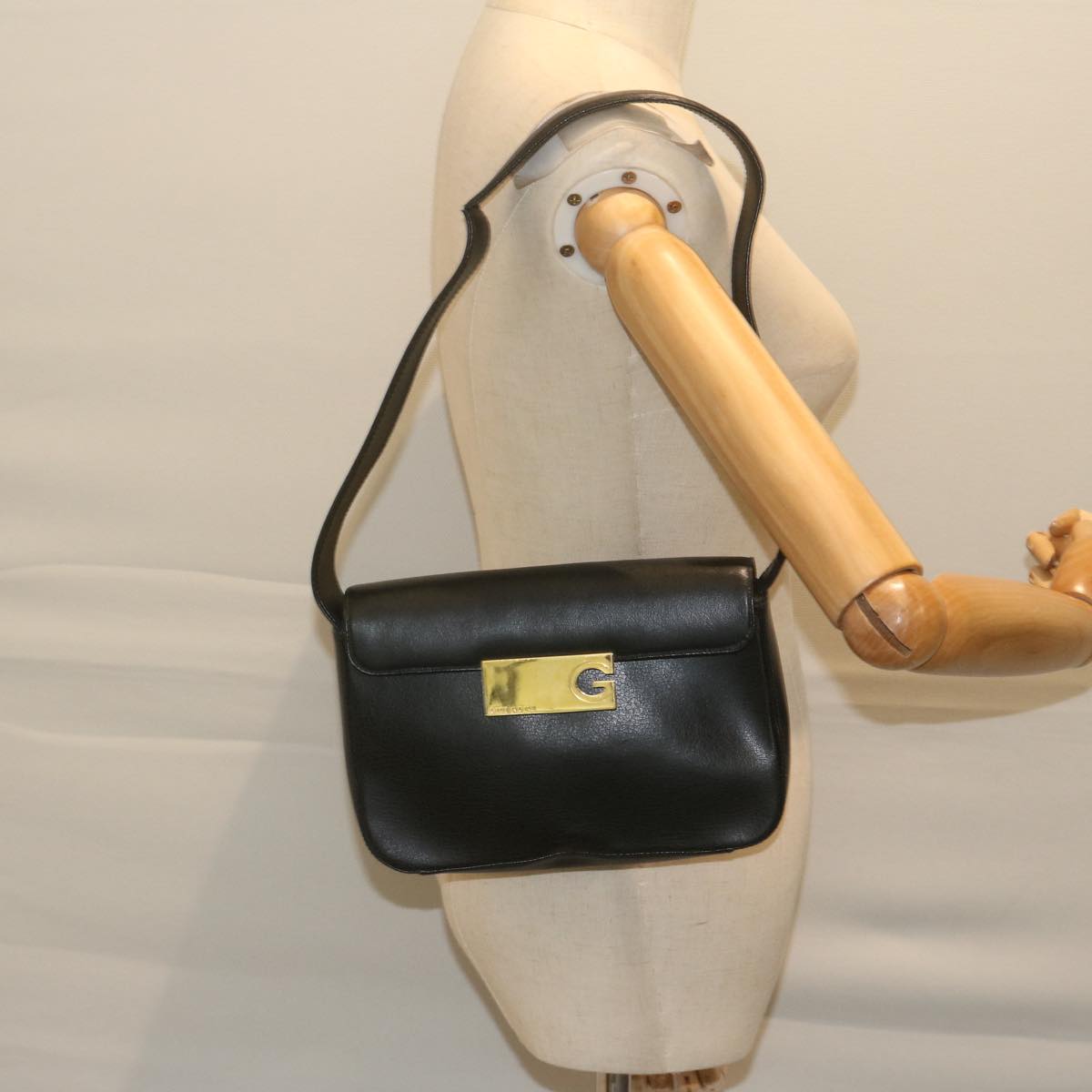 GIVENCHY Shoulder Bag Leather Black Auth bs11230