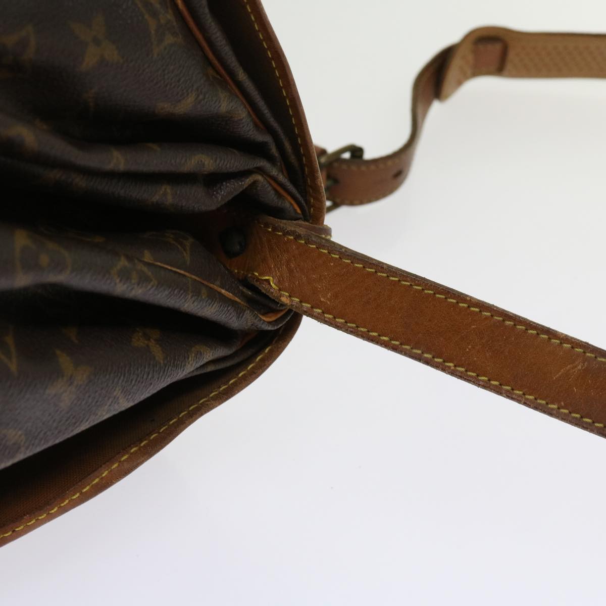 LOUIS VUITTON Monogram Saumur 35 Shoulder Bag M42254 LV Auth bs11335