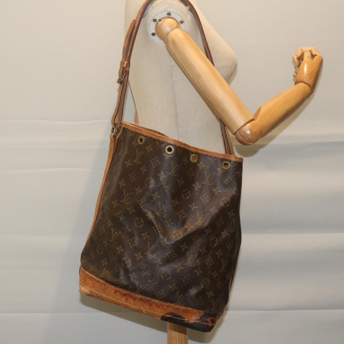 LOUIS VUITTON Monogram Noe Shoulder Bag M42224 LV Auth bs11345