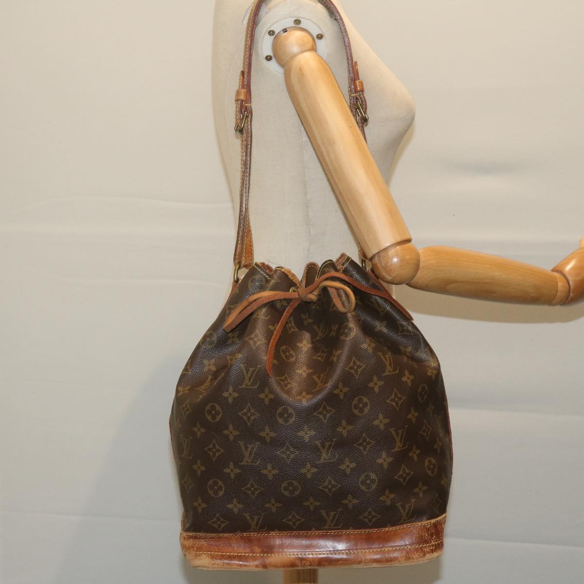 LOUIS VUITTON Monogram Noe Shoulder Bag M42224 LV Auth bs11496