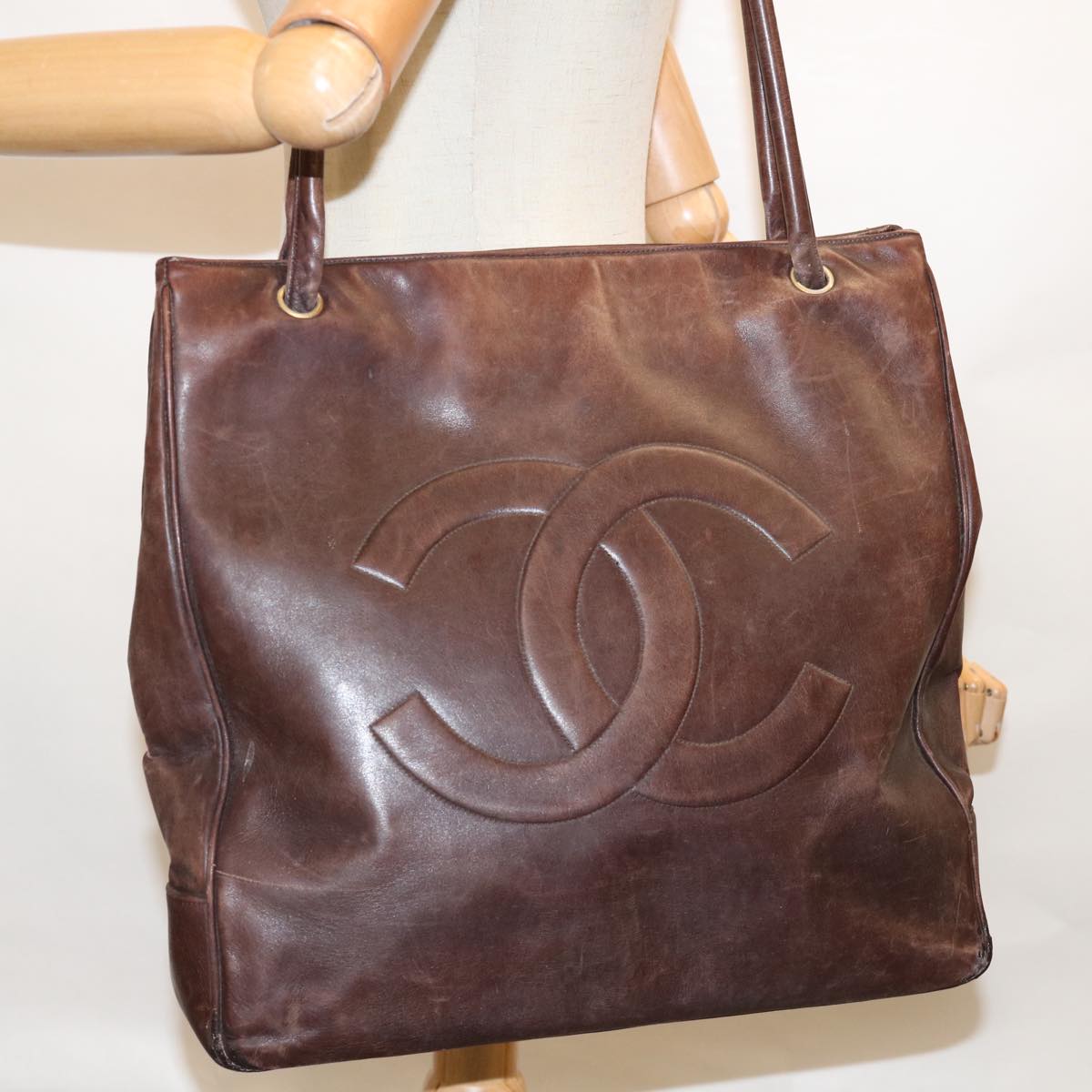 CHANEL Shoulder Bag Leather Brown CC Auth bs11585