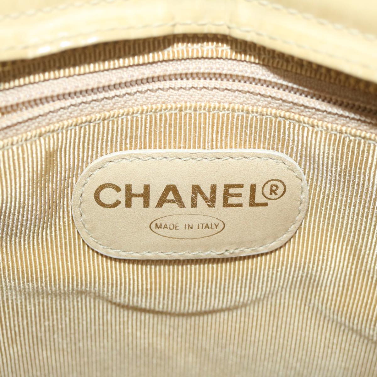 CHANEL Shoulder Bag Patent leather Beige CC Auth bs11893