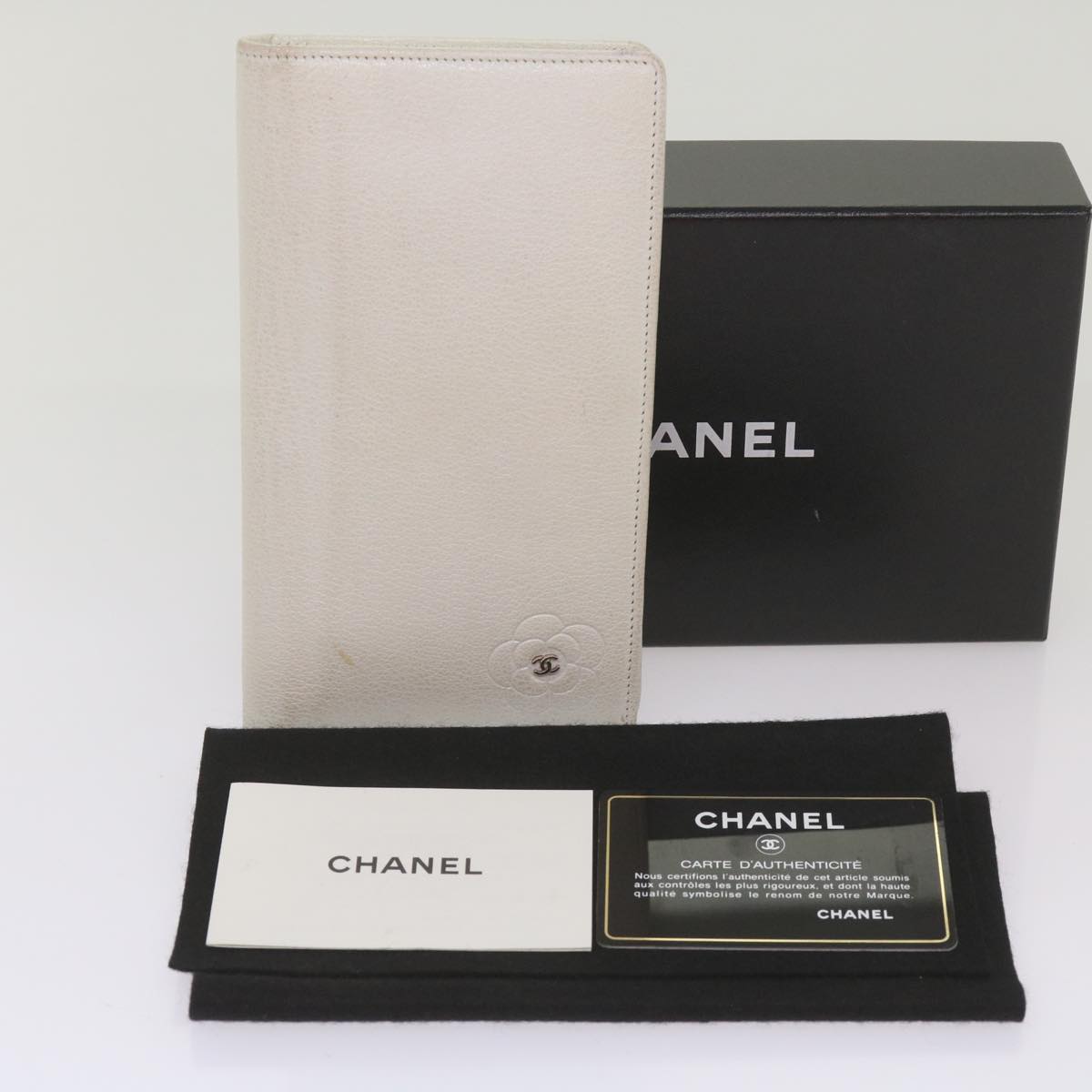 CHANEL Wallet Leather White CC Auth bs12464