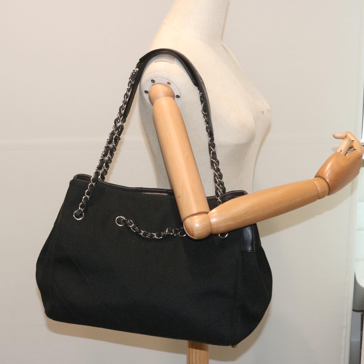 CHANEL Chain Shoulder Bag Canvas Black CC Auth bs12558