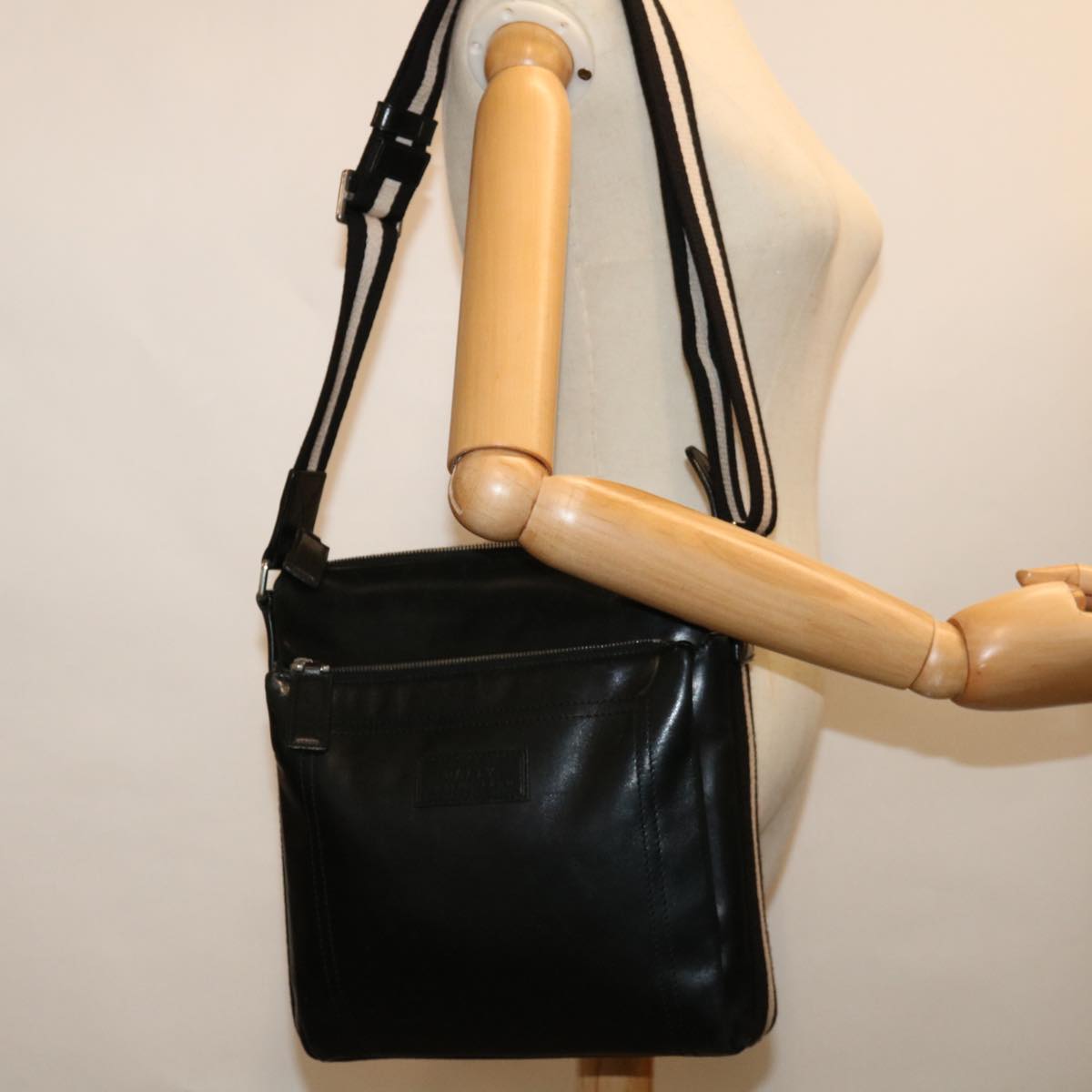 BALLY Shoulder Bag Leather Black Auth bs13347