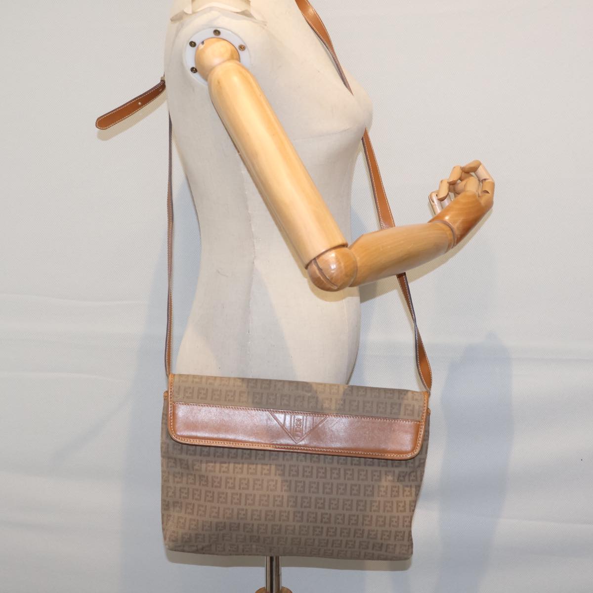 FENDI Zucchino Canvas Shoulder Bag Beige Auth bs13716