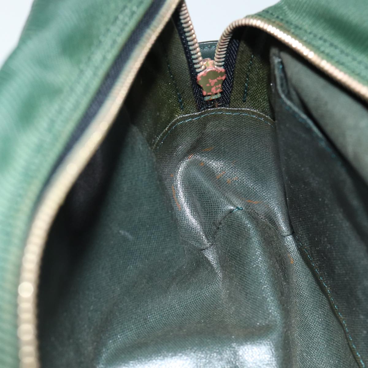 LOUIS VUITTON Taiga Parana Clutch Bag Epicea M30752 LV Auth bs13896