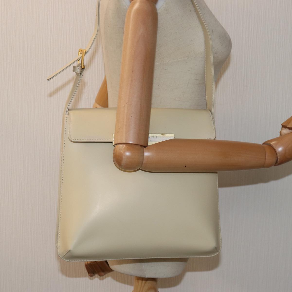 GIVENCHY Shoulder Bag Leather Beige Auth bs14787