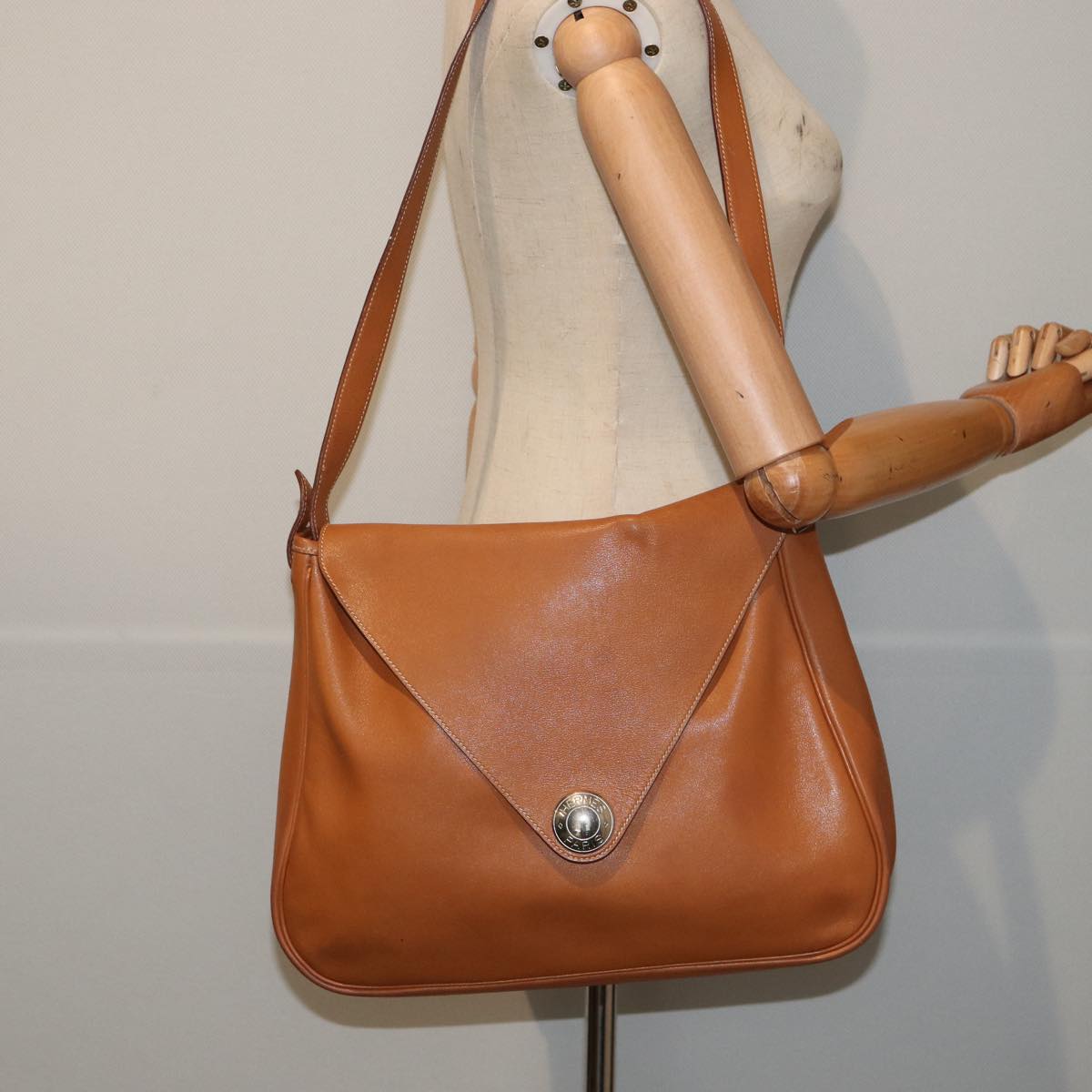 HERMES Christine Shoulder Bag Leather Brown Auth bs15351