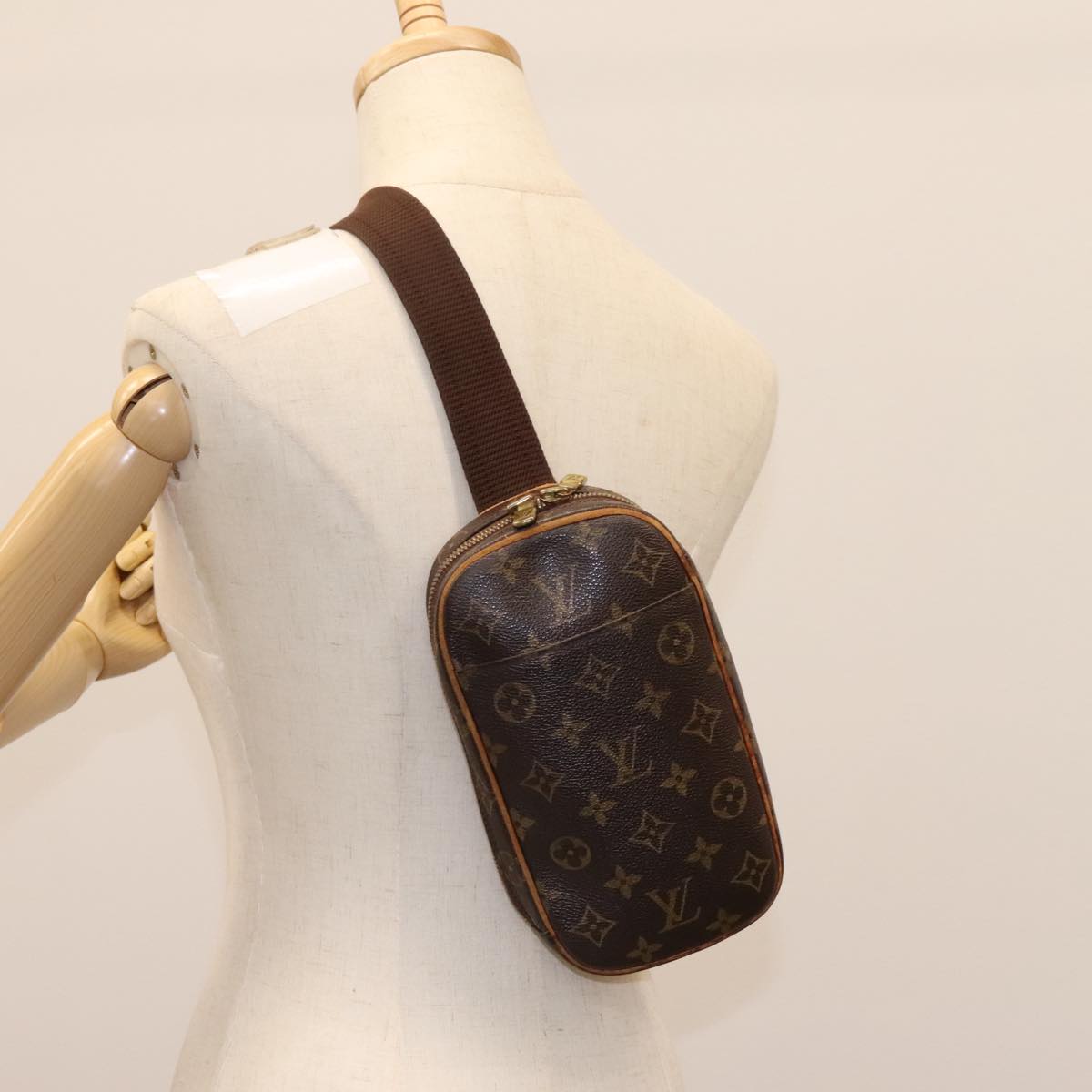 LOUIS VUITTON Monogram Pochette Gange Shoulder Bag M51870 LV Auth bs16322