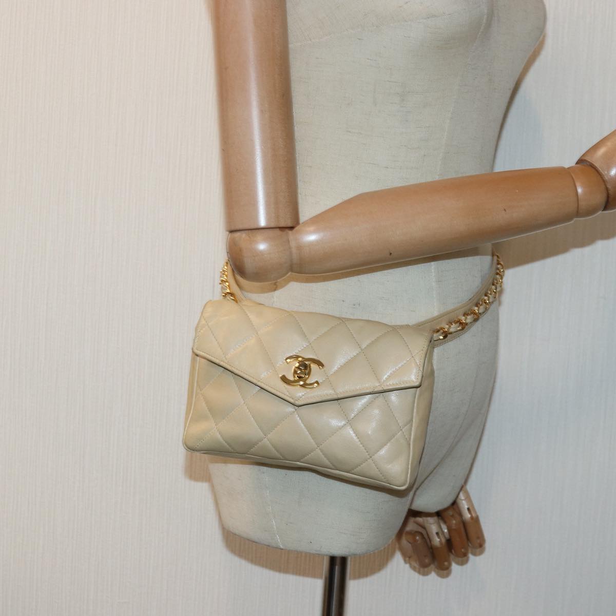 CHANEL Matelasse Waist bag Lamb Skin Beige CC Auth bs16597