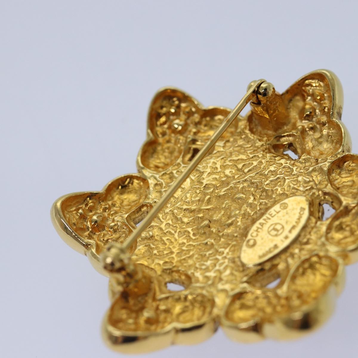 CHANEL Brooch Metal Gold Tone CC Auth bs17053V