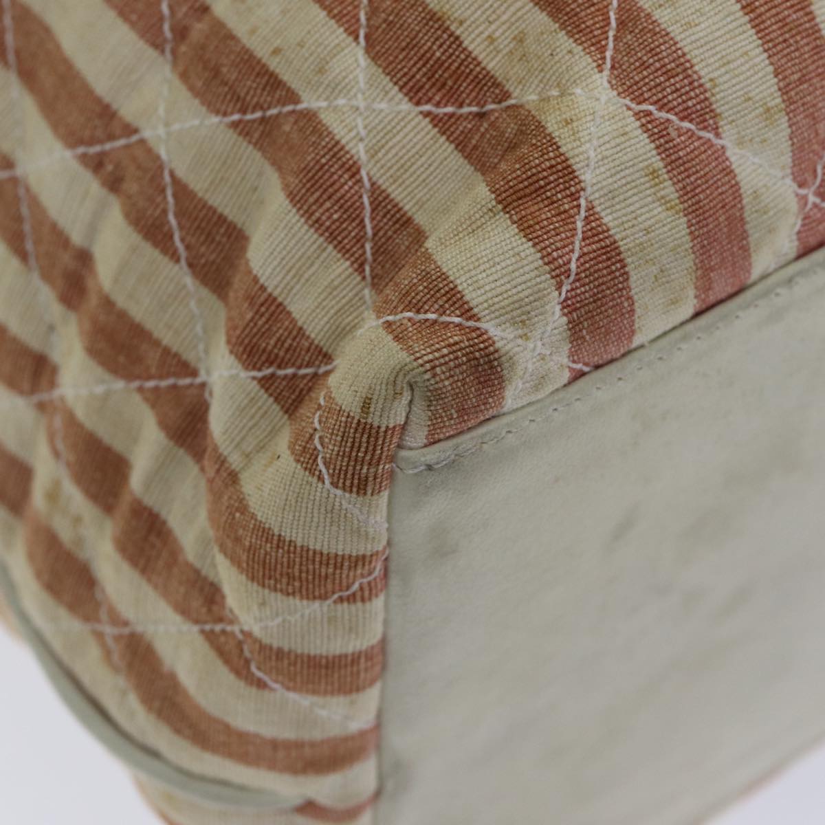 CHANEL Matelasse Chain Shoulder Bag Canvas Red Gold CC Auth bs17125