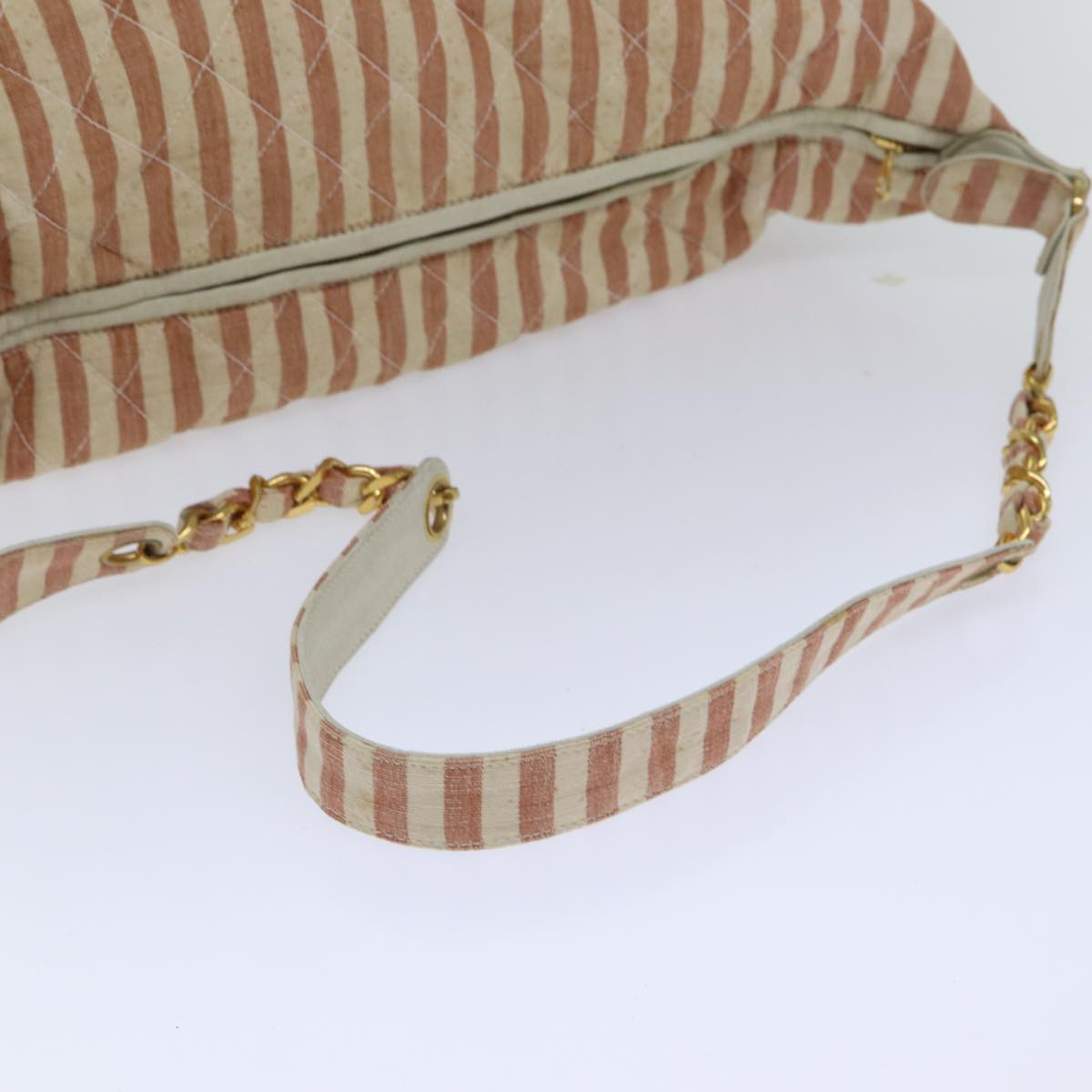 CHANEL Matelasse Chain Shoulder Bag Canvas Red Gold CC Auth bs17125