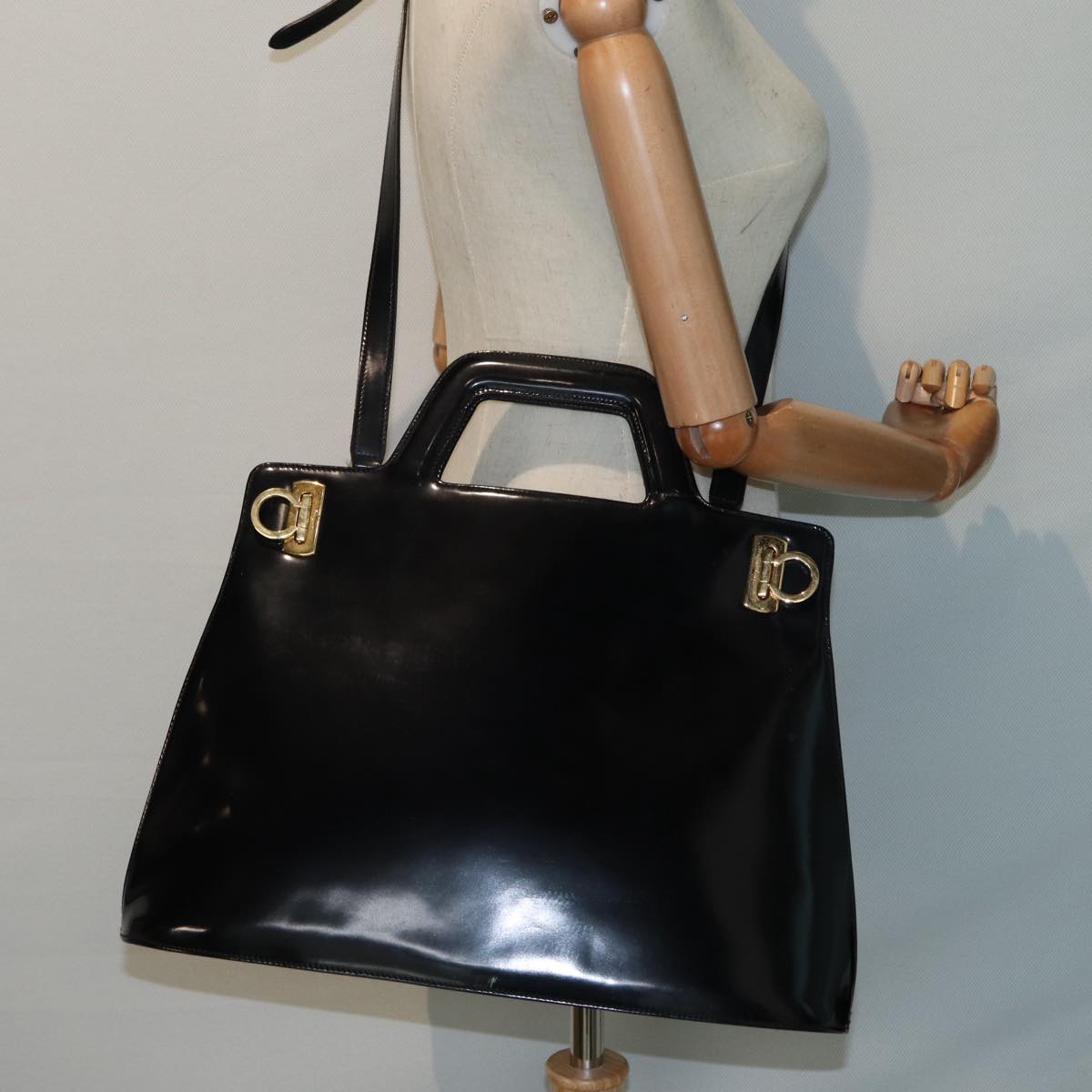 Salvatore Ferragamo Gancini Hand Bag Patent Leather 2way Black Gold Auth bs17553